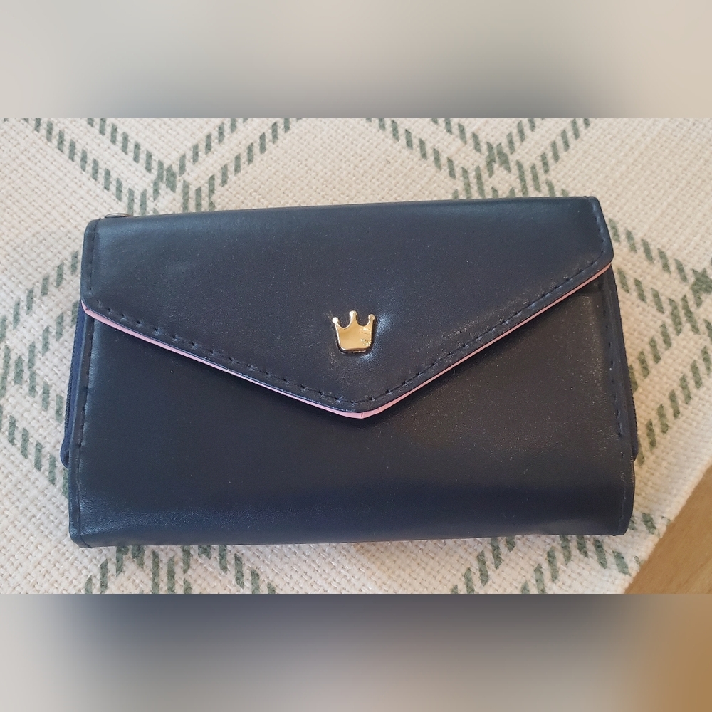 NWOT RFID Crown Smart Wallet